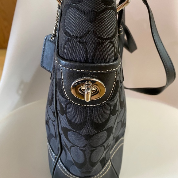 COACH Legacy Signature Canvas/Leather Handbag. In great condition! - Picture 5 of 10